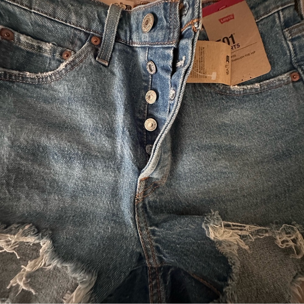 Levi's® Women’s 501 Original High Rise Distressed Hem Cut Off Shorts Size/25 - Picture 9 of 14